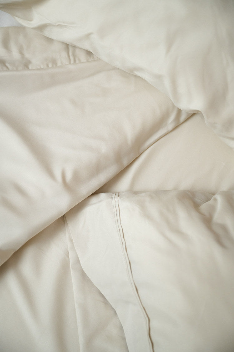 4 Piece Cream Microplush And Bamboo Flex Head King Hypoallergenic Sheet Set