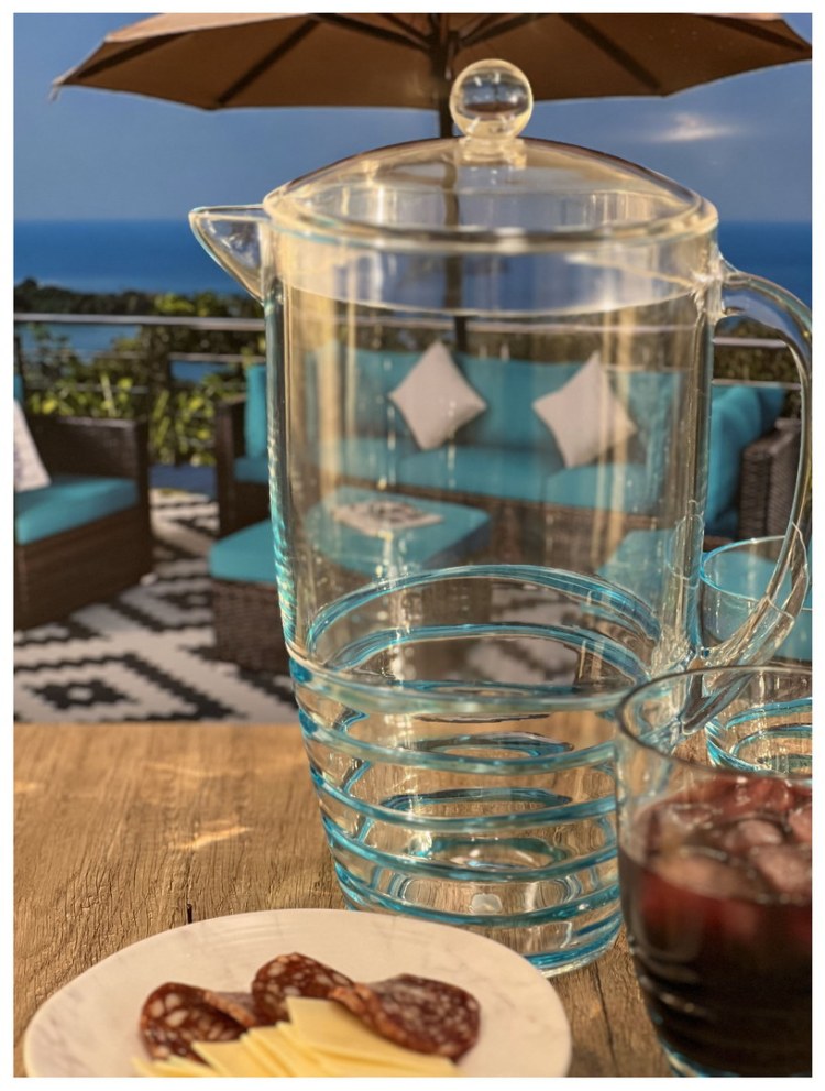 2.5 Quarts Water Pitcher With Lid, Swirl Unbreakable Plastic Pitcher, Drink Pitcher, Juice Pitcher With Spout Bpa Free