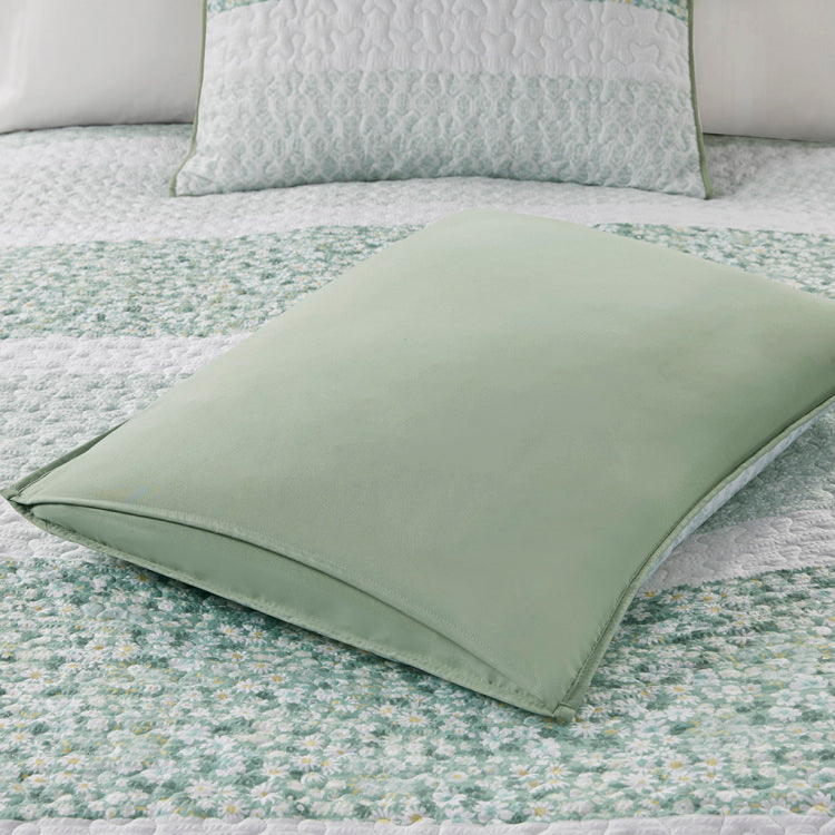 Full Queen 4 Piece Seersucker Quilt Set With Throw Pillow