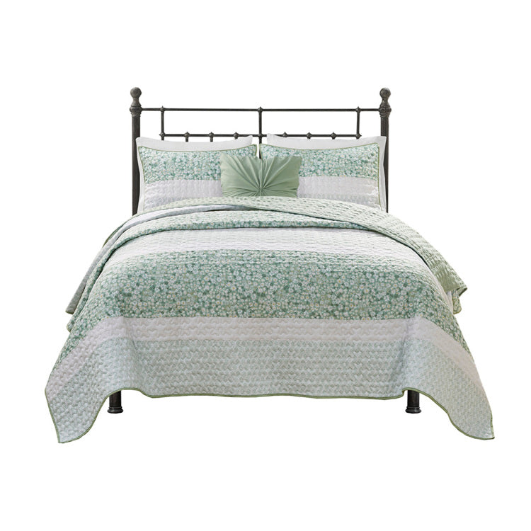 Full Queen 4 Piece Seersucker Quilt Set With Throw Pillow
