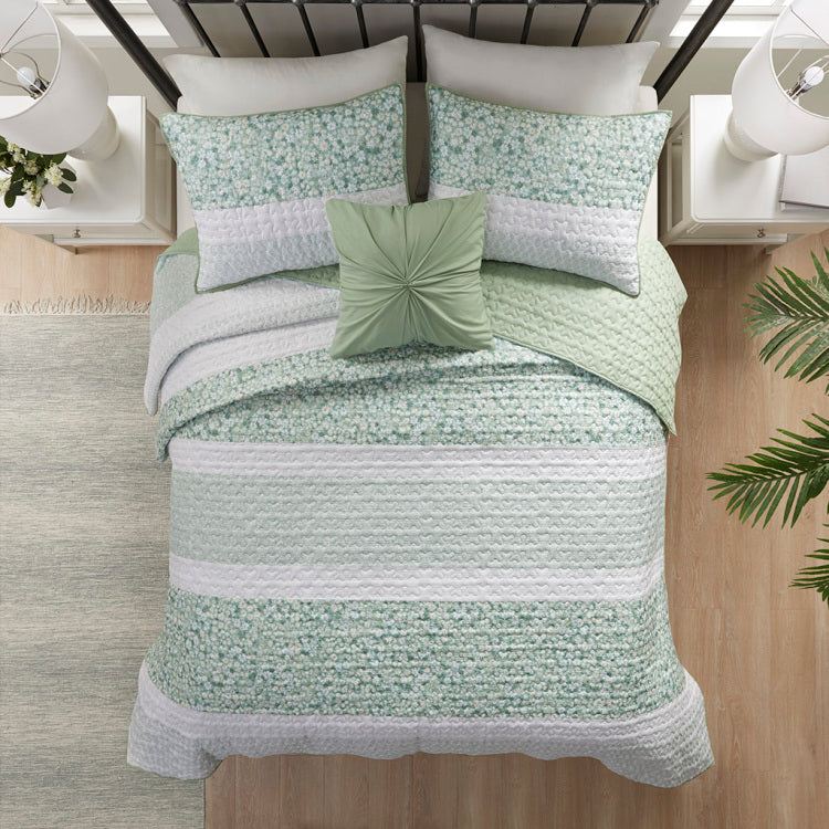 King Cal King 4 Piece Seersucker Quilt Set With Throw Pillow