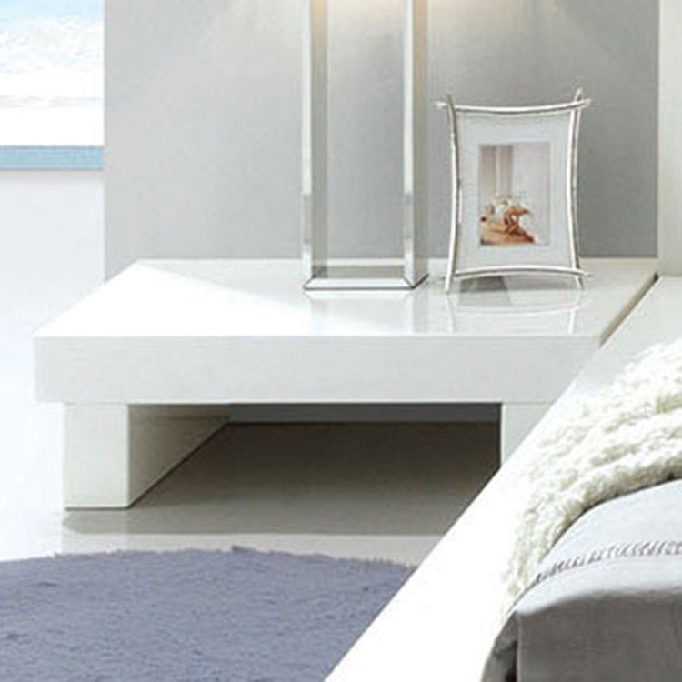Wooden Small Nightstand With Usb Charger In White Finish
