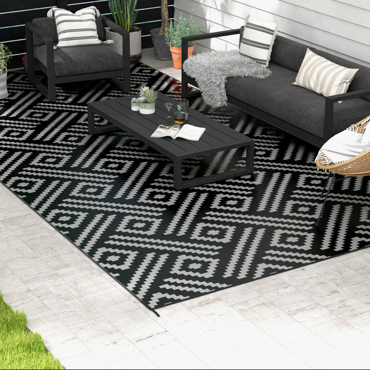 Outsunny Reversible Outdoor Rug, 9' X 18' Waterproof Plastic Straw Floor Mat, Portable Rv Camping Carpet With Carry Bag, Large Floor Mat For Backyard, Deck, Picnic, Beach, Black & Gray Geometric