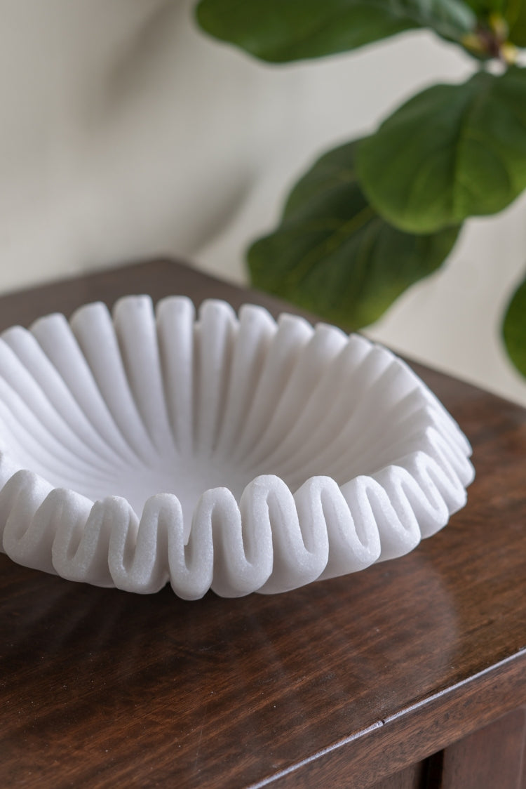 D9.5X2.5" Wavy Sand And Resin Bowl With Textured White Finish