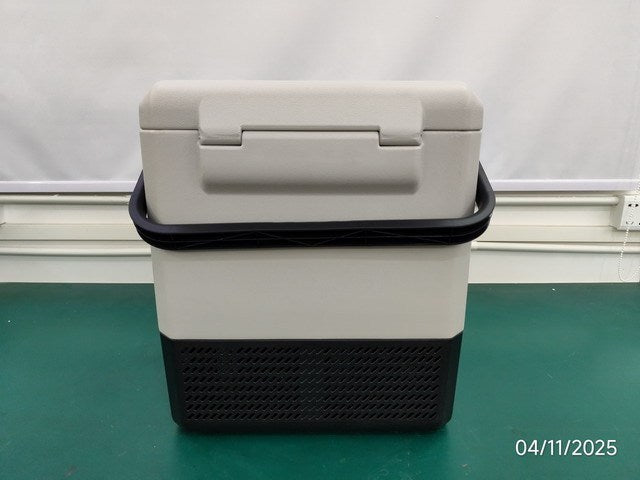 P15 Portable Car Fridge 45W 13.5L For Camping