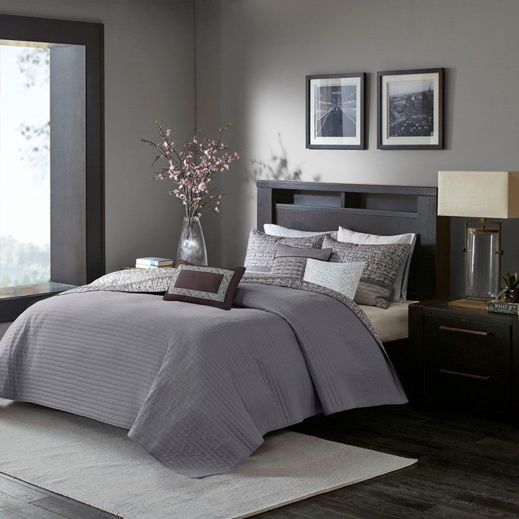 6 Piece Reversible Jacquard Quilt Set With Throw Pillows Grey Taupe Full Queen