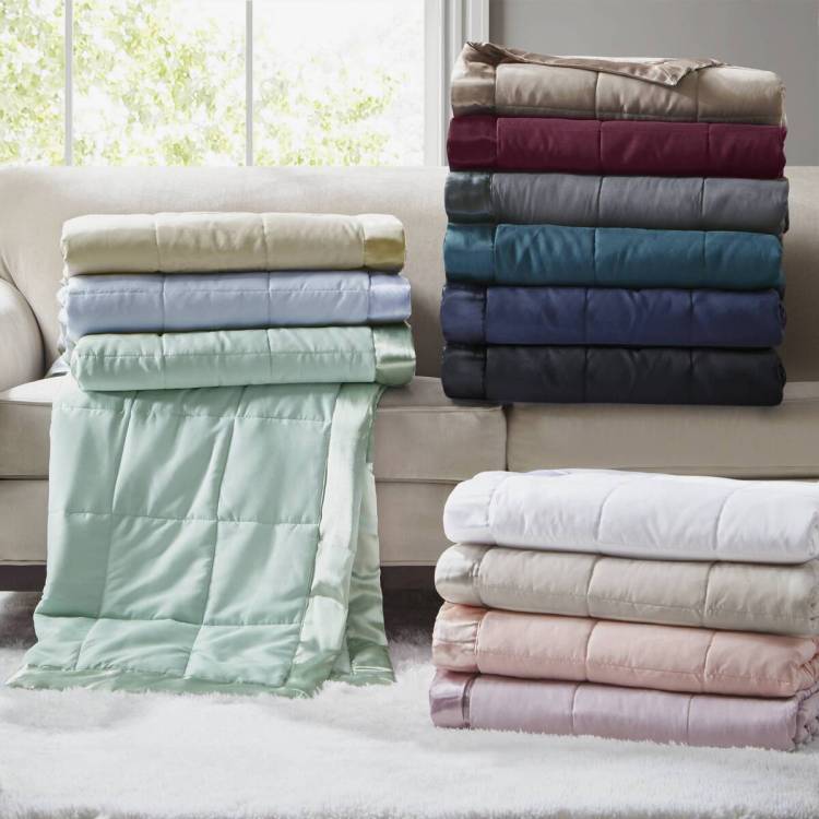 Lightweight Down Alternative Blanket With Satin Trim Black King